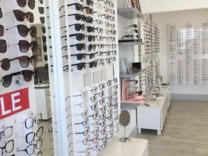 Complimentary Glasses Service in Deeside
