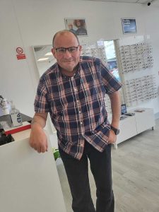 Complimentary Glasses Service in Deeside