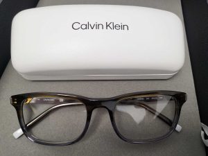 Complimentary Glasses Service in Deeside