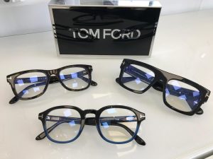 Complimentary Glasses Service in Deeside