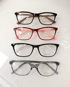 Complimentary Glasses Service in Deeside