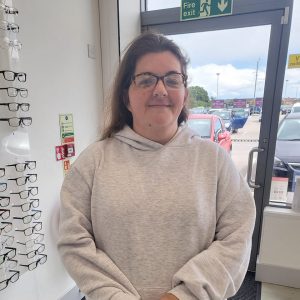 Complimentary Glasses Service in Deeside